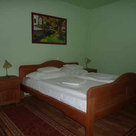 Bátaapáti Naspolya Panzio Es Etterem Bed & Breakfast エクステリア 写真
